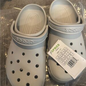 New Crocs classic clog in Men’s size 9/women's 11